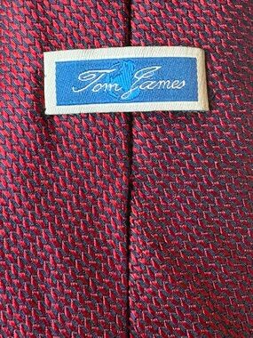 Tom James 100% Silk Tie Burgundy Red Textured Woven Classic Tie